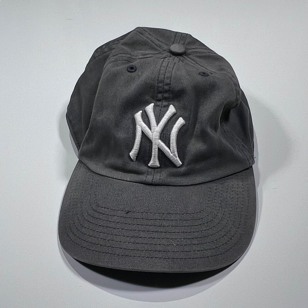 Twins Enterprise New York Yankees The Franchise Fitted Hat Navy Blue Large